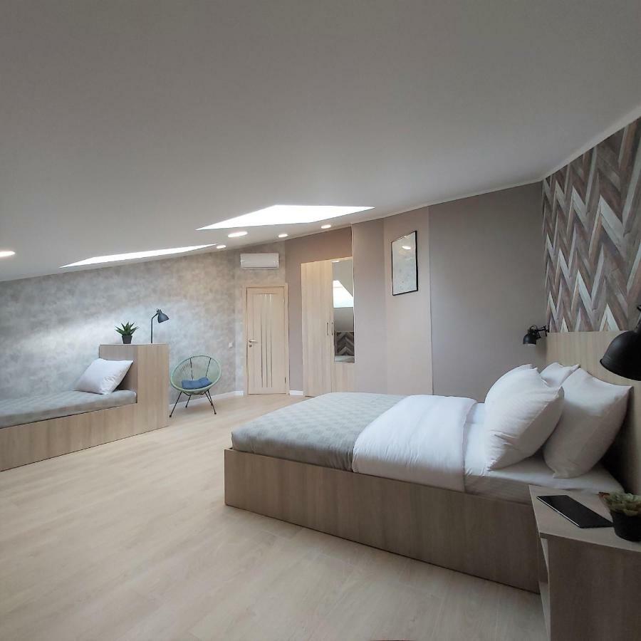 Two-Bedroom Apartment Near Forum Liov Exterior foto