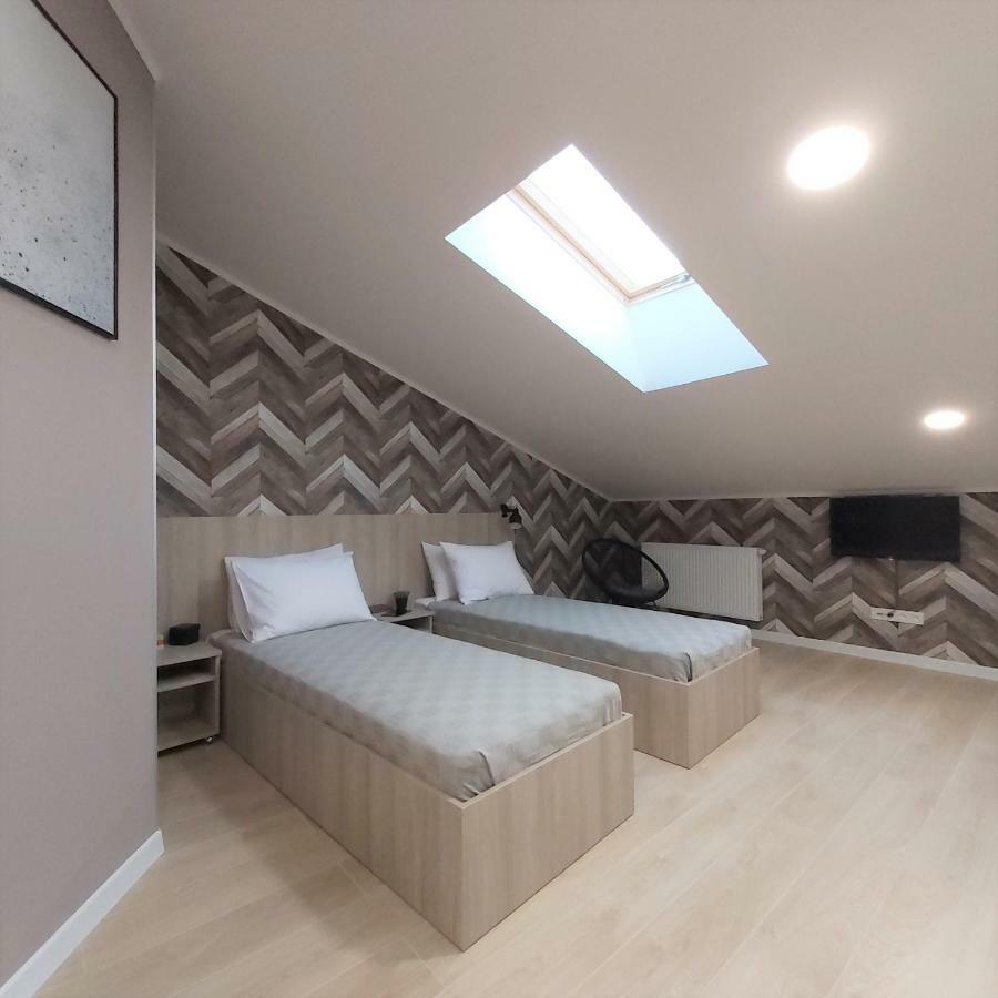 Two-Bedroom Apartment Near Forum Liov Exterior foto